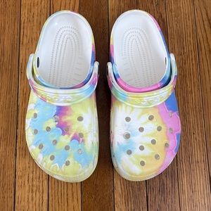 Women Tie Dye Crocs sz 8